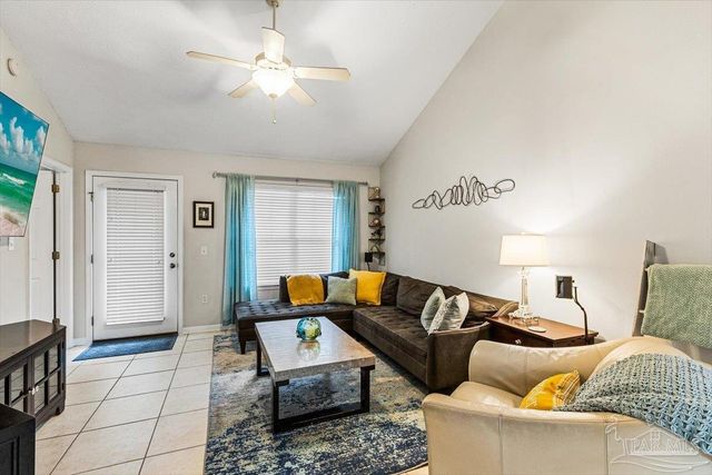 1391 Tiger Lake Dr, Gulf Breeze, FL 32563