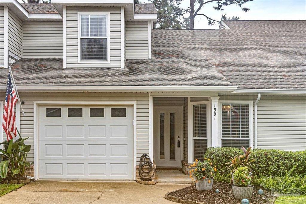 1391 Tiger Lake Dr, Gulf Breeze, FL 32563