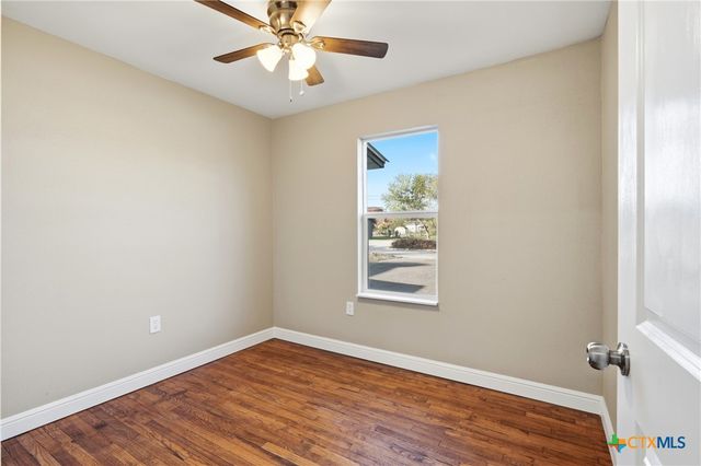 127 Roosevelt Drive, Seguin, TX 78155