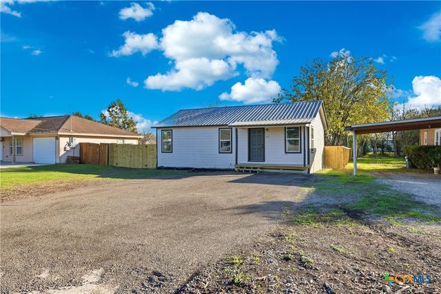 127 Roosevelt Drive, Seguin, TX 78155