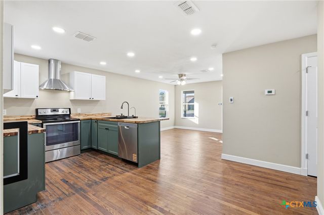 127 Roosevelt Drive, Seguin, TX 78155