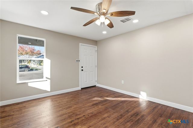 127 Roosevelt Drive, Seguin, TX 78155