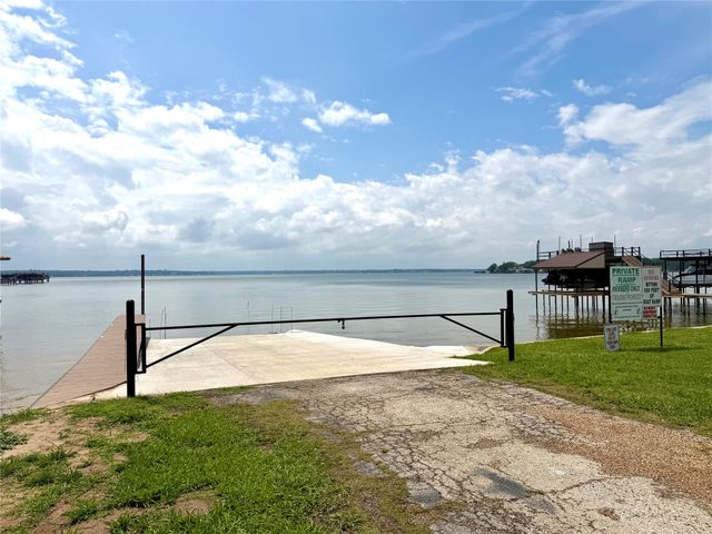 131 San Felipe Drive, Mabank, TX 75156