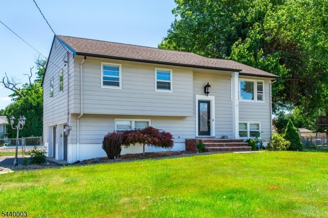 8 Kennedy Dr, Fairfield Twp., NJ 07004
