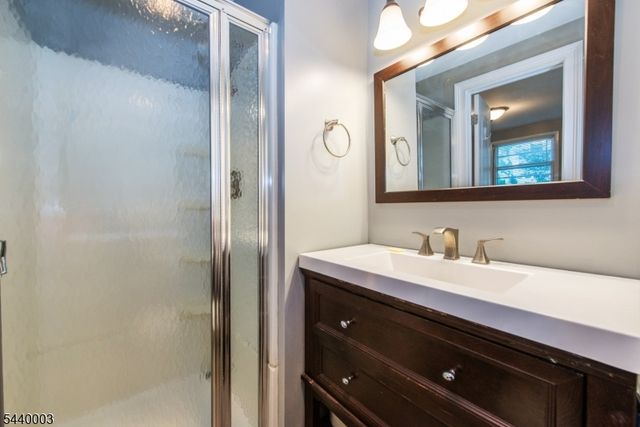 8 Kennedy Dr, Fairfield Twp., NJ 07004