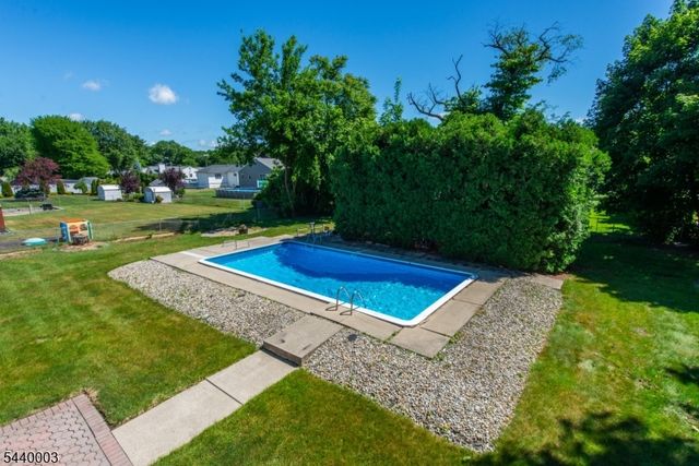 8 Kennedy Dr, Fairfield Twp., NJ 07004