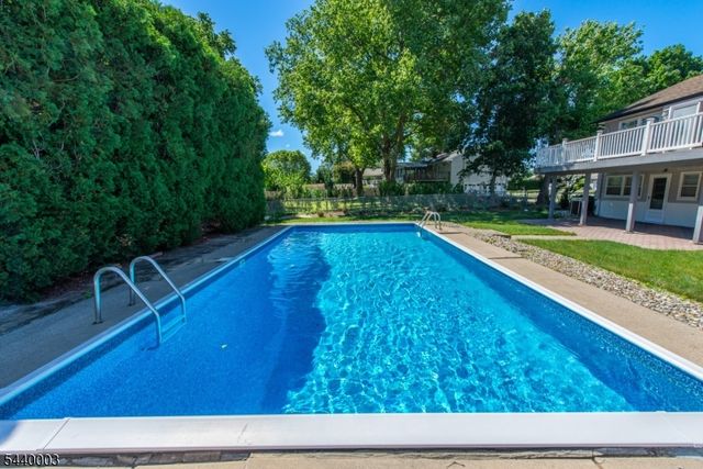 8 Kennedy Dr, Fairfield Twp., NJ 07004