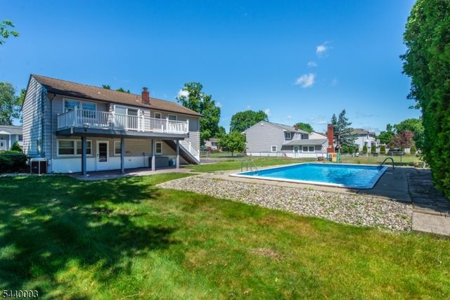 8 Kennedy Dr, Fairfield Twp., NJ 07004