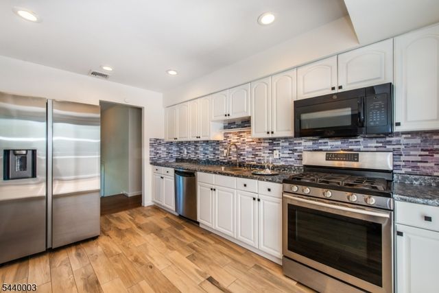 8 Kennedy Dr, Fairfield Twp., NJ 07004