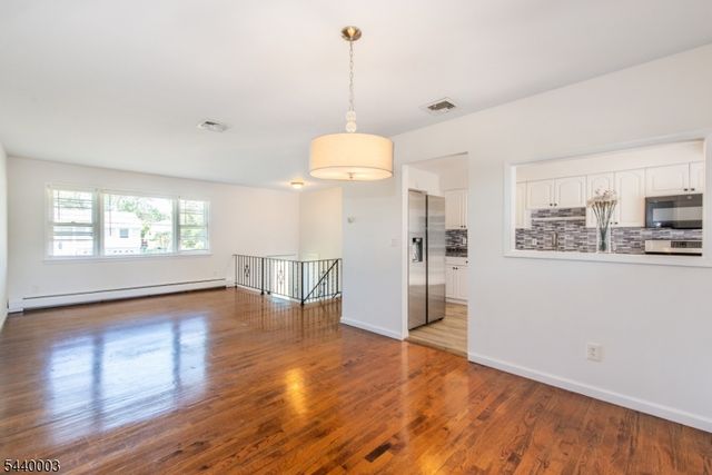 8 Kennedy Dr, Fairfield Twp., NJ 07004