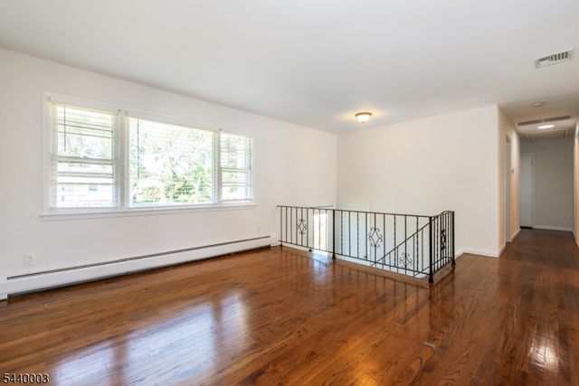 8 Kennedy Dr, Fairfield Twp., NJ 07004
