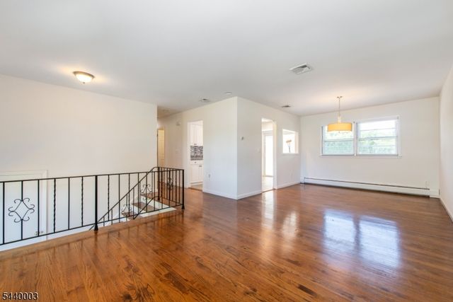 8 Kennedy Dr, Fairfield Twp., NJ 07004