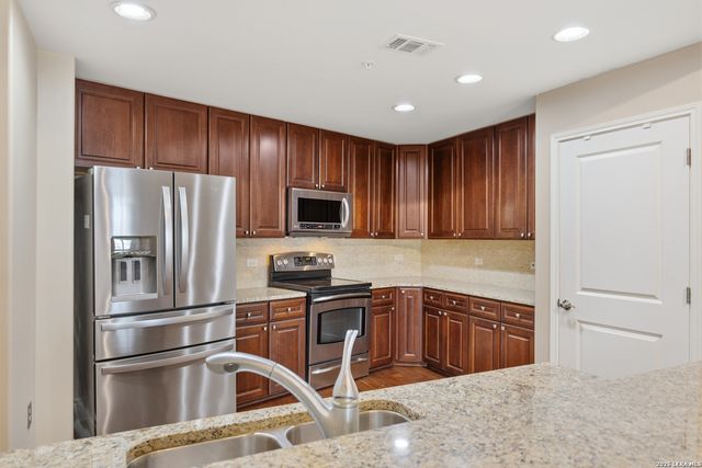 215 Center UNIT 1608, San Antonio, TX 78202