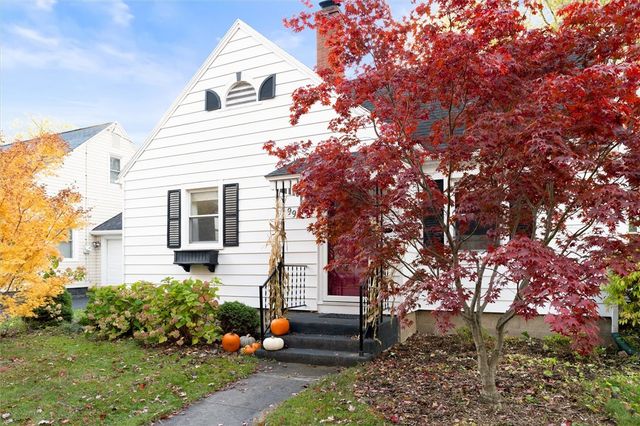 99 Chesterton Road, Greece, NY 14626