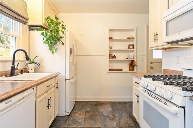 99 Chesterton Road, Greece, NY 14626