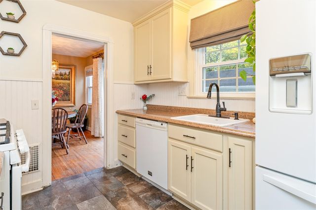 99 Chesterton Road, Greece, NY 14626