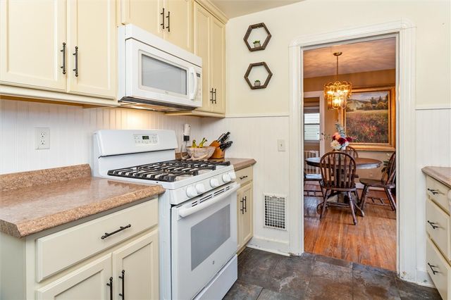 99 Chesterton Road, Greece, NY 14626