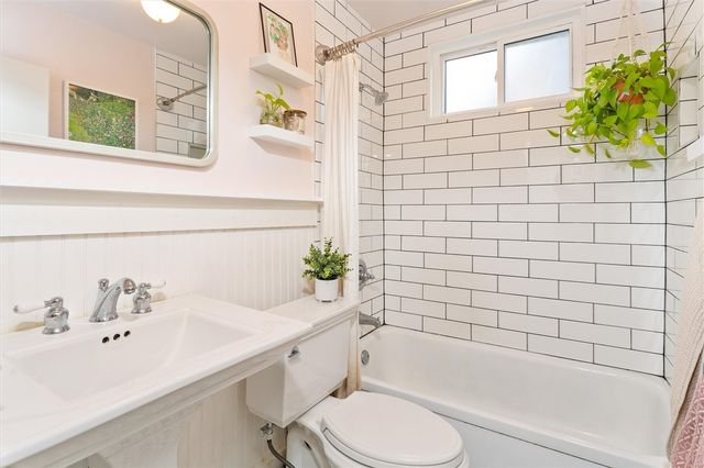 99 Chesterton Road, Greece, NY 14626