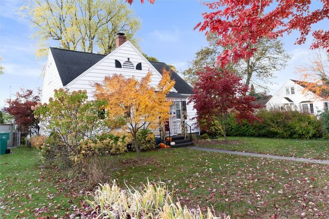 99 Chesterton Road, Greece, NY 14626