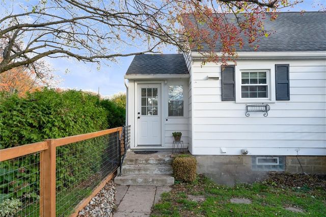 99 Chesterton Road, Greece, NY 14626