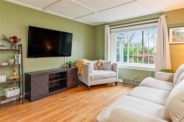 99 Chesterton Road, Greece, NY 14626