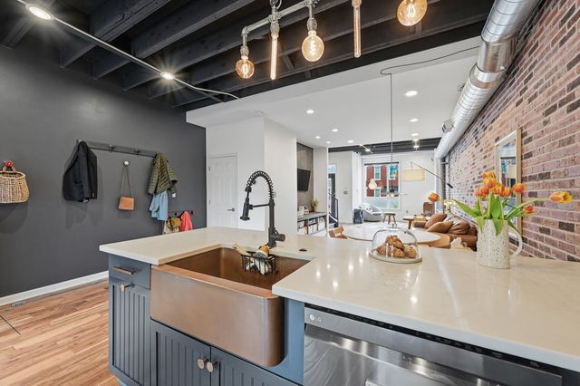 3945 Liberty Ave, Lawrenceville, PA 15224