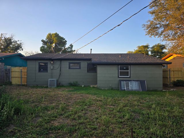 2415 E 30th Street, Lubbock, TX 79404