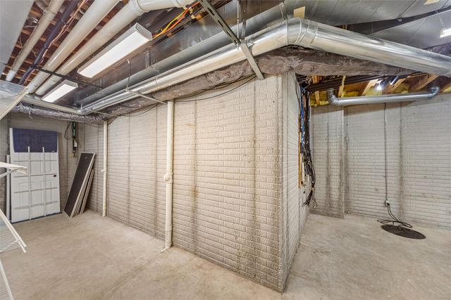 3423 Honeysuckle Road, Ames, IA 50014
