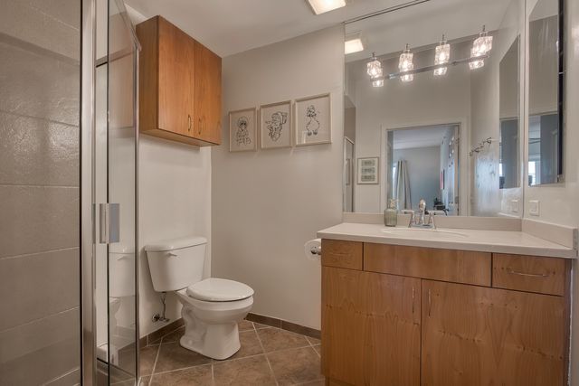 900 LEE Street 202, Des Plaines, IL 60016