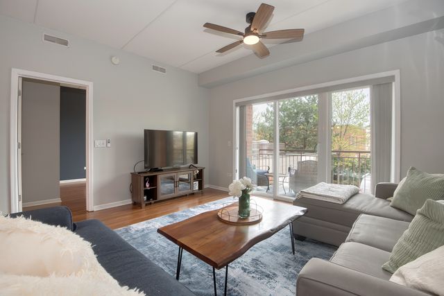 900 LEE Street 202, Des Plaines, IL 60016