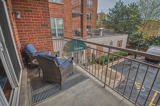 900 LEE Street 202, Des Plaines, IL 60016