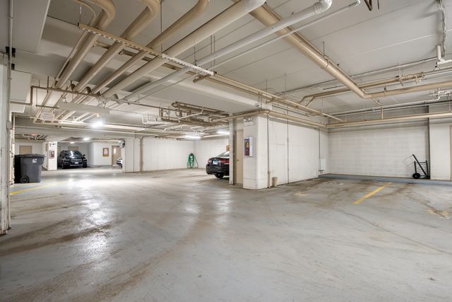 900 LEE Street 202, Des Plaines, IL 60016