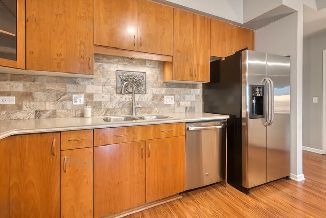 900 LEE Street 202, Des Plaines, IL 60016