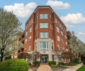 900 LEE Street 202, Des Plaines, IL 60016