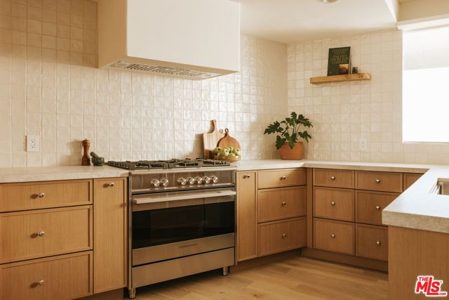 8448 Franklin Avenue, Los Angeles, CA 90069