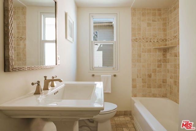 8448 Franklin Avenue, Los Angeles, CA 90069