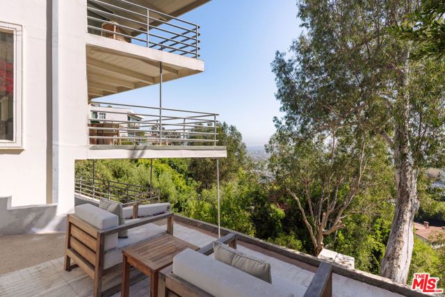 8448 Franklin Avenue, Los Angeles, CA 90069