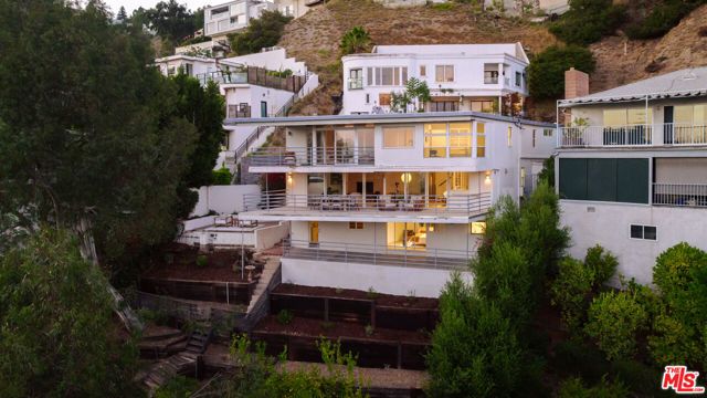 8448 Franklin Avenue, Los Angeles, CA 90069