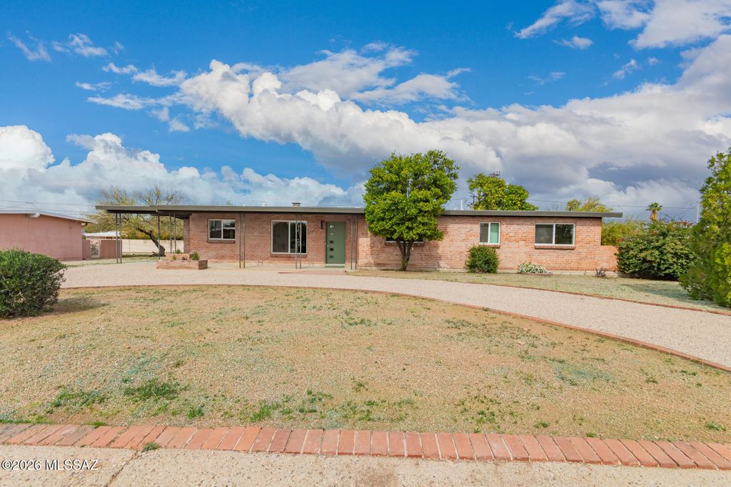 7031 E Baker Street, Tucson, AZ 85710