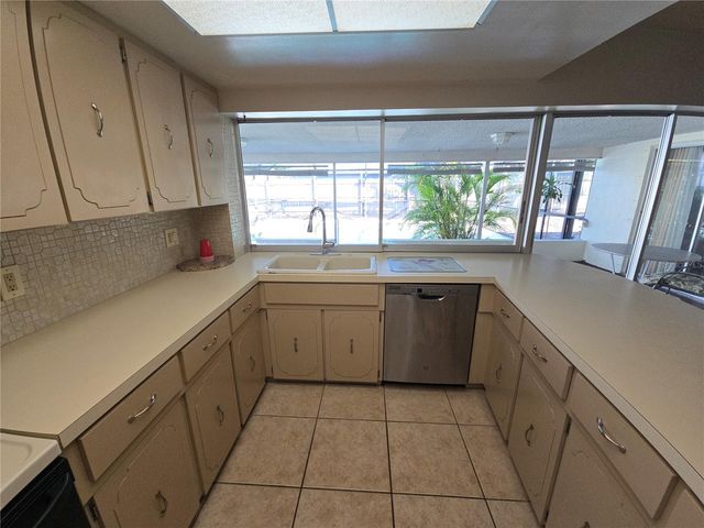 915 60TH ST W, Bradenton, FL 34209