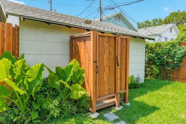 4910 Wharton Drive, Galveston, TX 77551