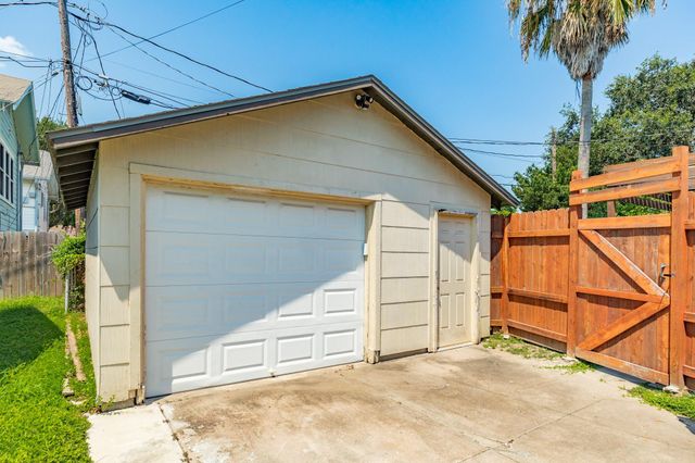 4910 Wharton Drive, Galveston, TX 77551