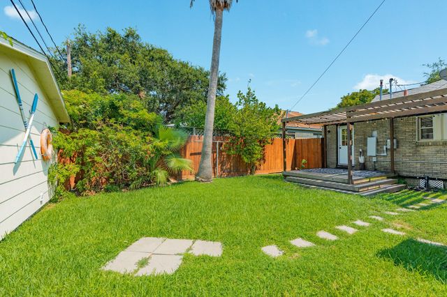 4910 Wharton Drive, Galveston, TX 77551