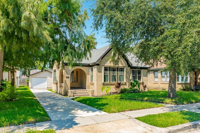 4910 Wharton Drive, Galveston, TX 77551