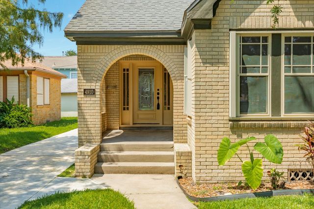 4910 Wharton Drive, Galveston, TX 77551