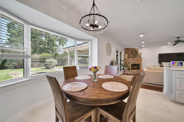 1042 Chamboard Lane, Houston, TX 77018
