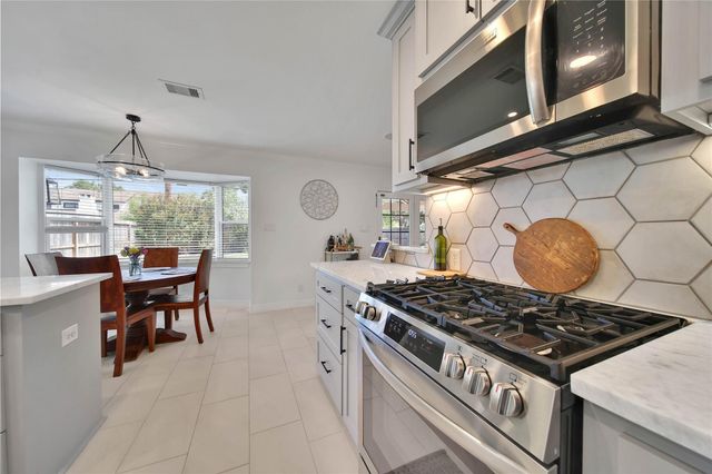 1042 Chamboard Lane, Houston, TX 77018