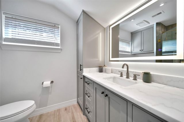 1042 Chamboard Lane, Houston, TX 77018