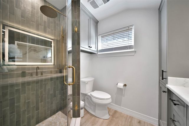 1042 Chamboard Lane, Houston, TX 77018