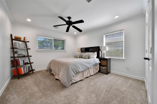 1042 Chamboard Lane, Houston, TX 77018